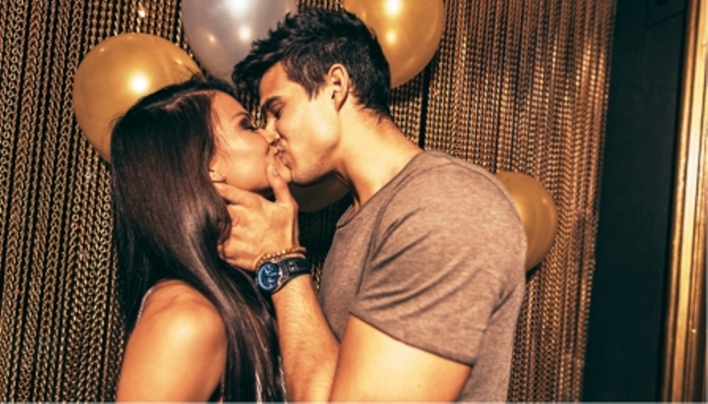 7 técnicas para inducir el primer beso
