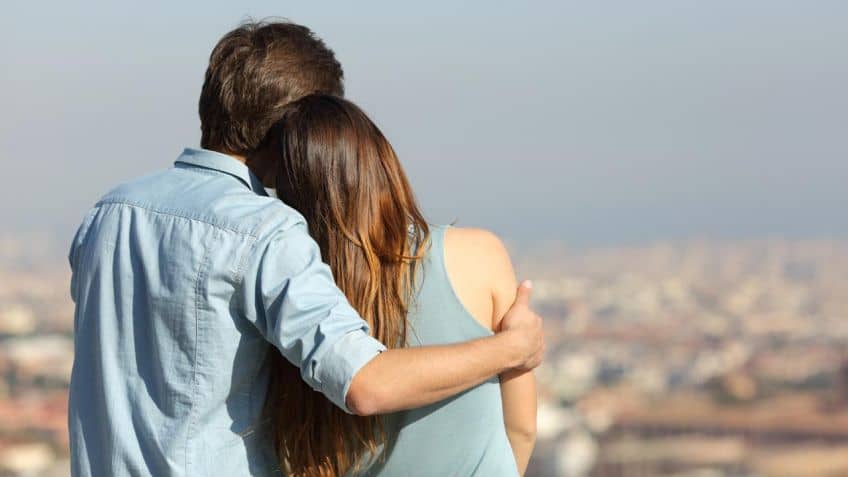Lo que las mujeres desean realmente de sus parejas ( 10 cosas con valor )