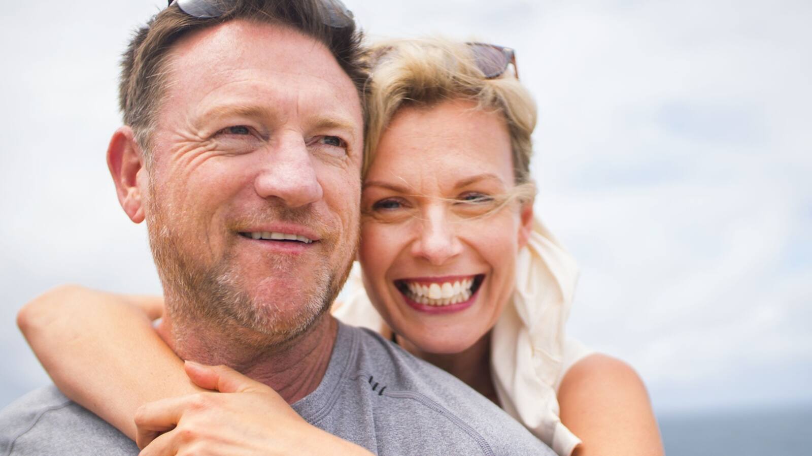 10 trucos infalibles para seducir a un hombre maduro completamente